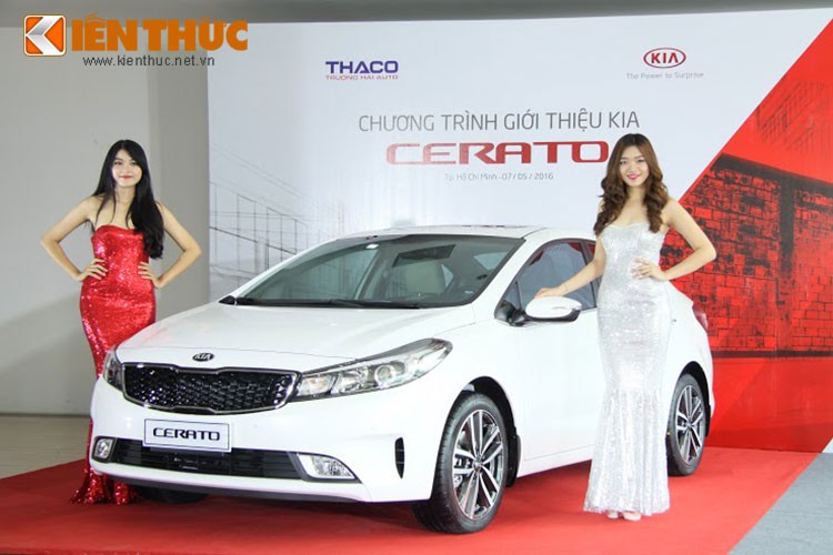 Tập đoàn Thaco vừa chính thức công bố mẫu xe  Kia Cerato 2016 hoàn toàn mới, mẫu xe này sẽ thay thế cho "người anh em" K3 với giá bán từ 612 triệu đồng cho bản động cơ 1.6 lít số sàn, 679 triệu cho bản 1.6 AT và 729 triệu cho bản 2.0 AT